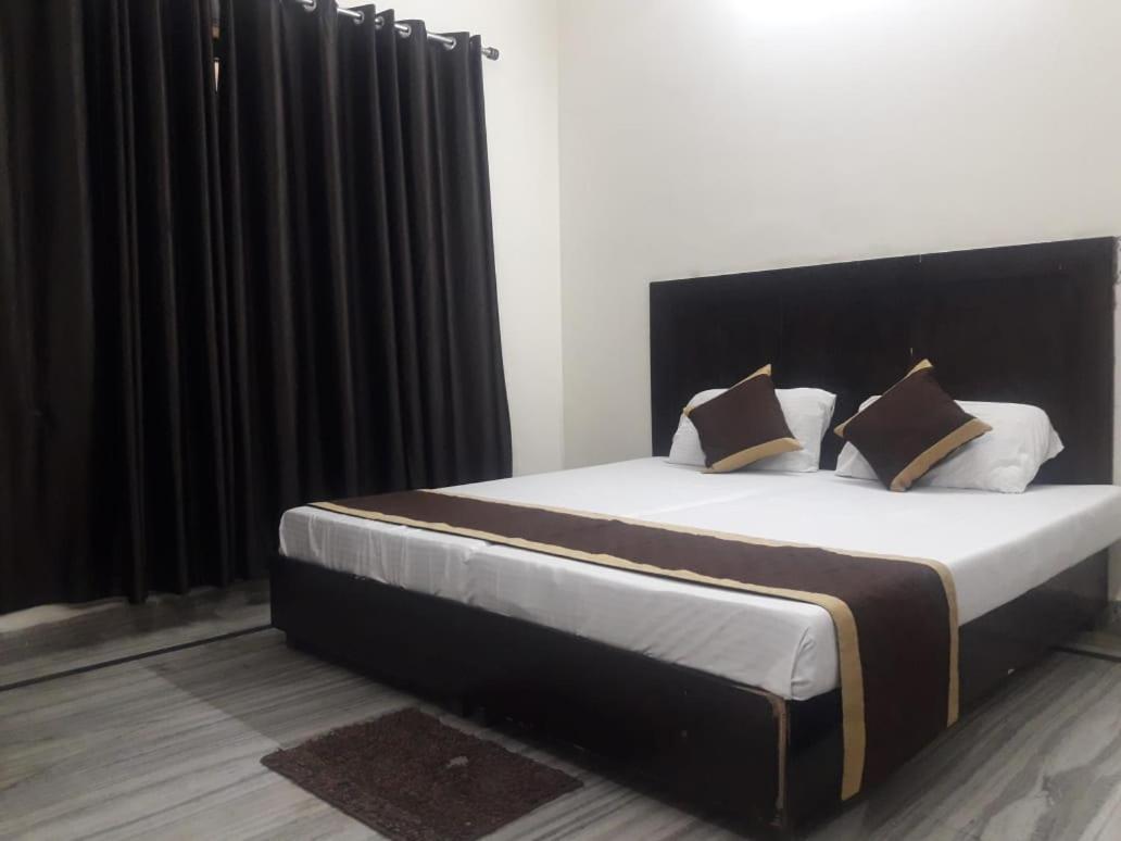 Hotel The Bird Dehradun Extérieur photo