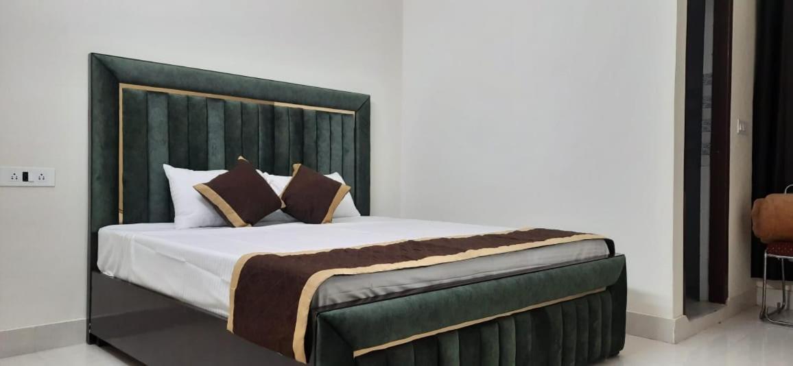 Hotel The Bird Dehradun Extérieur photo